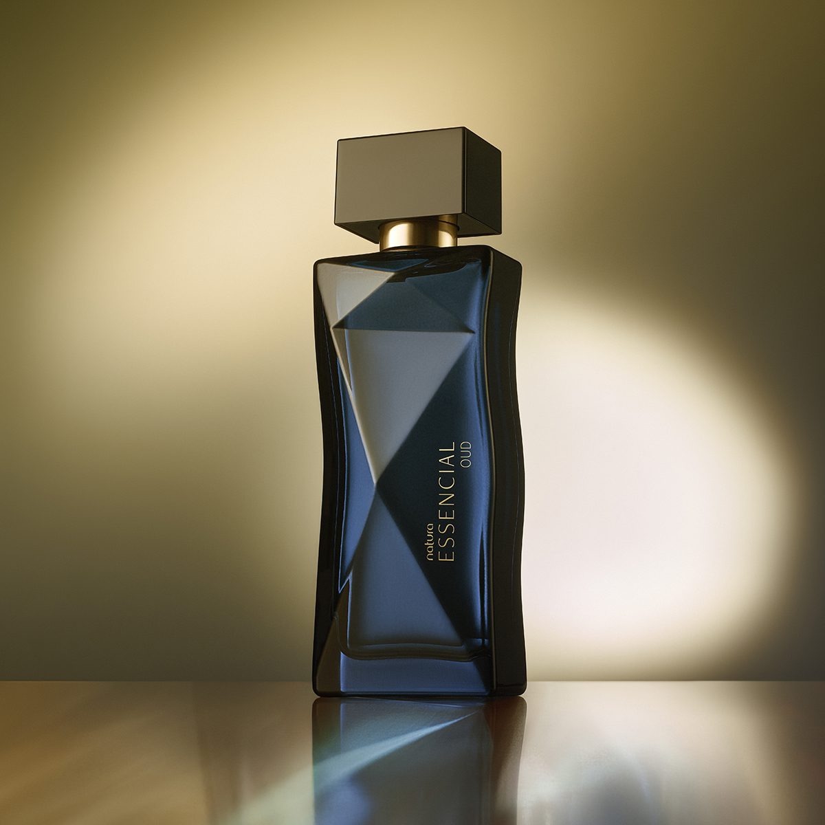 Frasco Essencial Oud em ângulo diferente