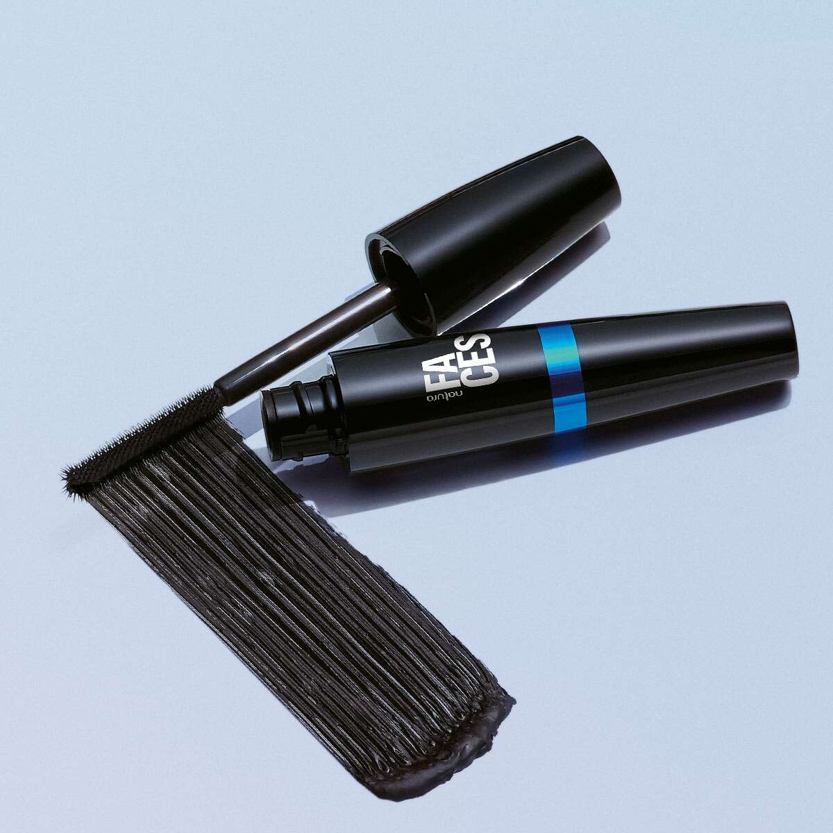 Aplicação da Multimáscara Tint em cílios reais