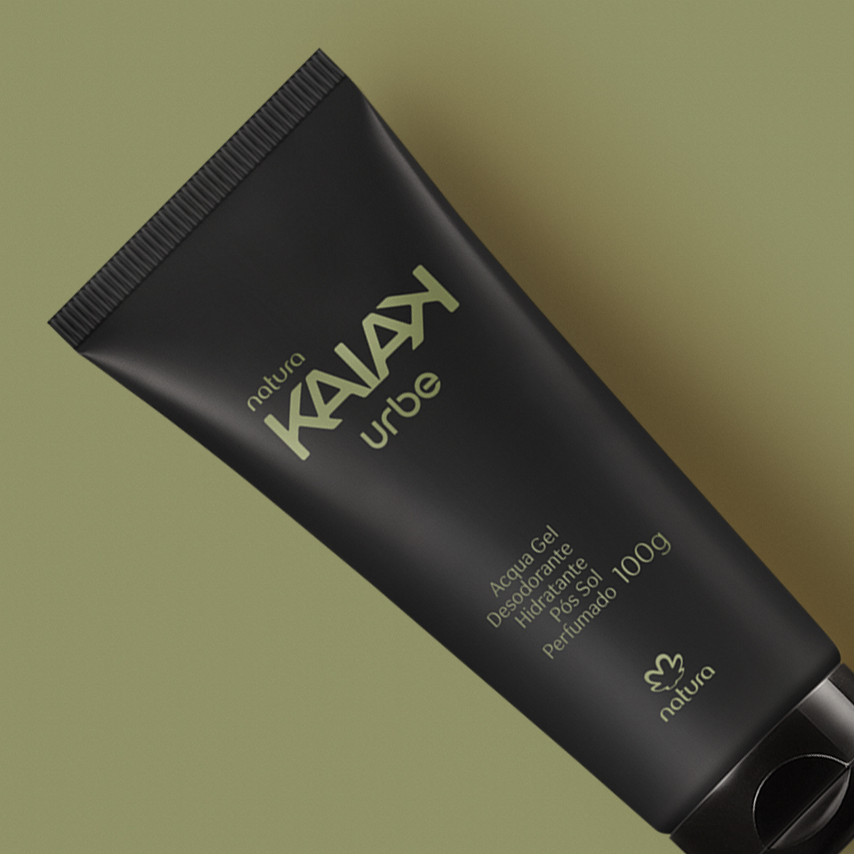 Desodorante Hidratante Kaiak Urbe Masculino 4 Detalhe da fragrância e embalagem do Desodorante Kaiak Urbe Masculino