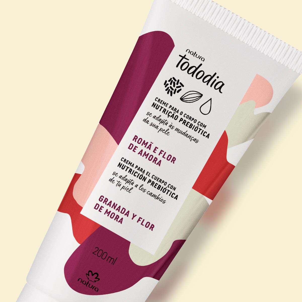 Creme Desodorante Nutritivo Para o Corpo Tododia Romã e Flor de Amora 5 Aplicação do Creme Desodorante Nutritivo na pele