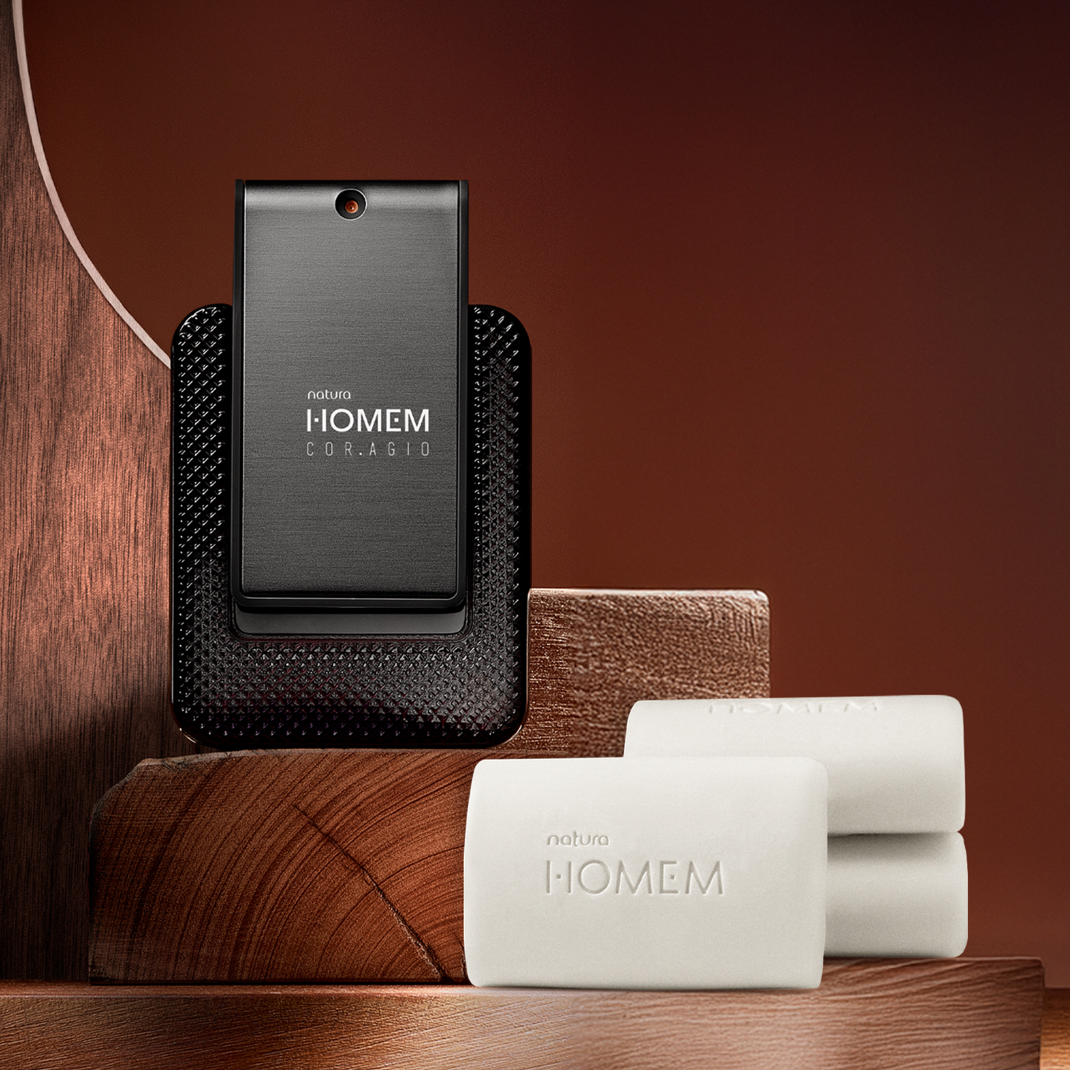 Kit Sabonetes Corpo e Barba e Deo Parfum Natura Homem Cor.agio 3 Visual mobile do kit sabonetes e deo parfum