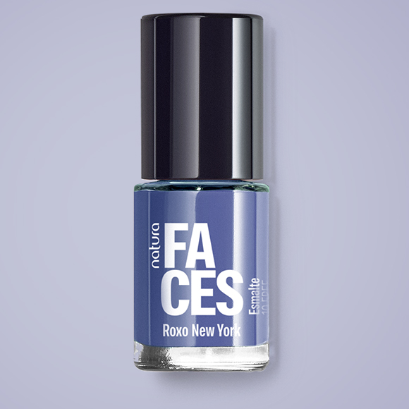 Unhas com Esmalte Faces Roxo New York
