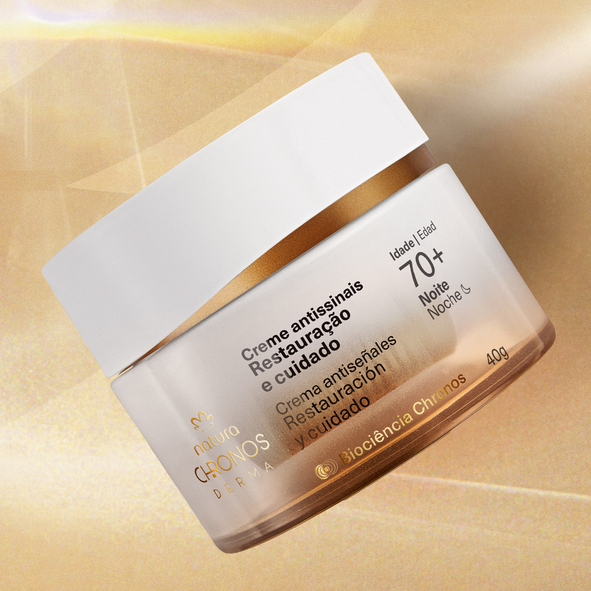 Aplicação do Creme Antissinais 70+ Noite na pele