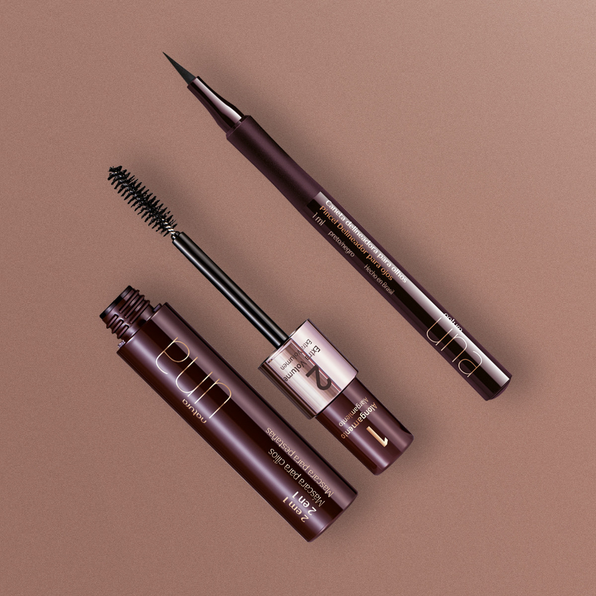Kit Una Caneta Delineadora Preta e Máscara para Cílios 2 em 1 (2 produtos) 5 Máscara para cílios Una em ação