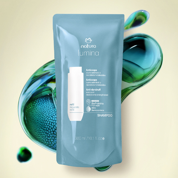 Shampoo Lumina anticaspa em uso