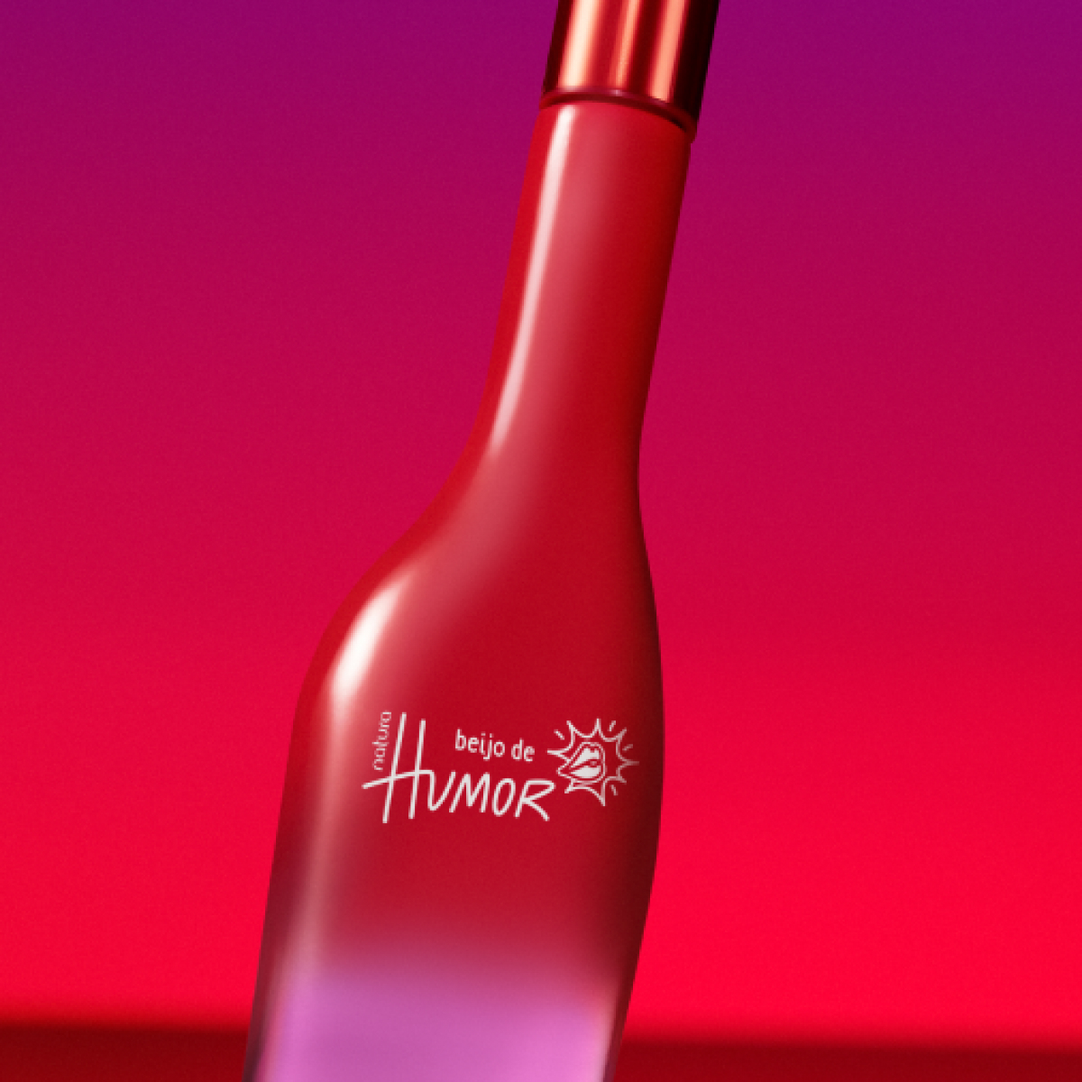Beijo de Humor Feminino em close-up